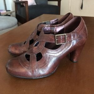 Clark’s Retro Criss Cross Heel